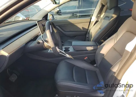 2022 Tesla Model Y z USA, uszkodzony, nr VIN 7SAYGDEE4NF370664